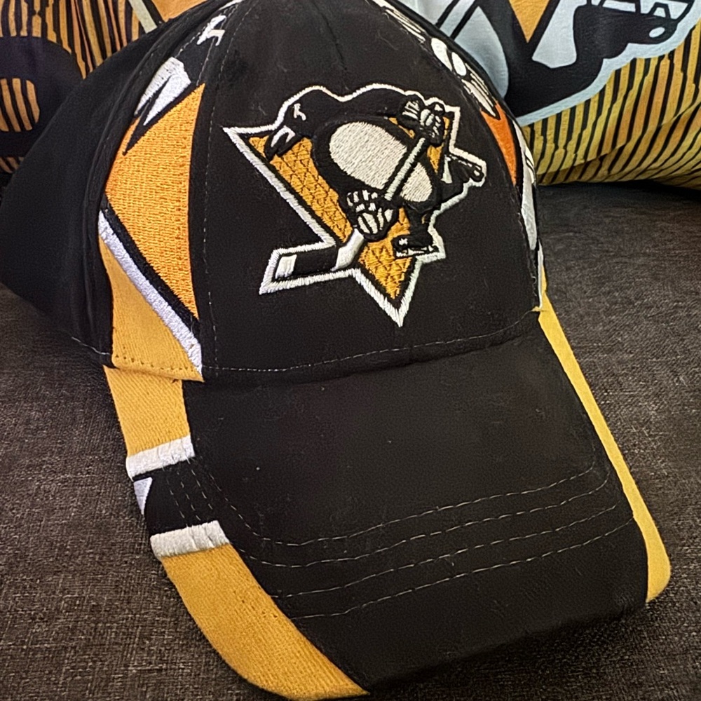 Pittsburgh Penguins Black and Gold Embroidered Cap